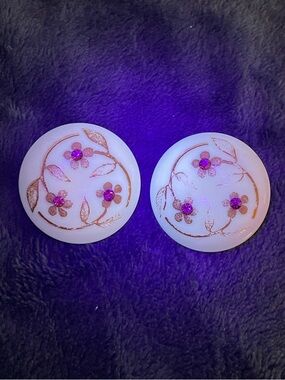 Vintage peachy lucite/plastic & pink rhinestone clip-on earrings glow